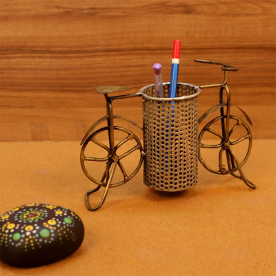 OPPERSTE IRON PAINTED CYCLE
PEN STAND