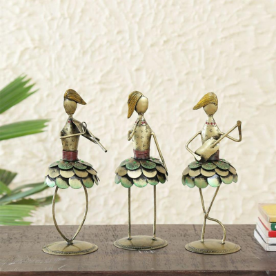 OPPERSTE GREEN WROUGHT IRON
HUMAN FIGURINE SET
OF 3