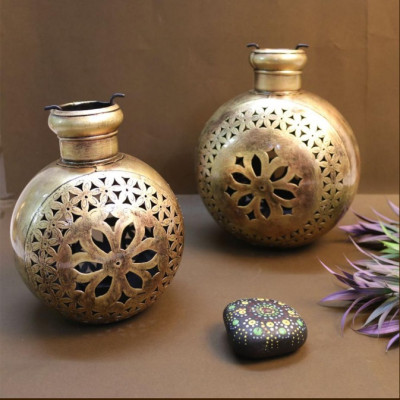 OPPERSTE IRON PAINTED KURIA TEA LIGHT SET OF 2