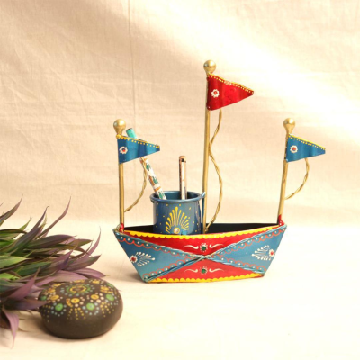 OPPERSTE IRON PAINTED PEN
STAND BOAT