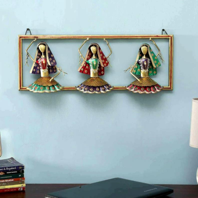 OPPERSTE MULTICOLOUR IRON
PAINTED DANCING DOLL
METAL WALL ART