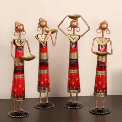 OPPERSTE TRIBAL LADY FARMER
FIGURINE  RED SET  OF 4