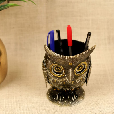 OPPERSTE IRON PAINTED OWL
PEN STAND