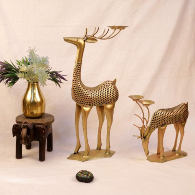 OPPERSTE ANTIQUE DEER FAMILY
WITH CANDLE HOLDERS
SHOWPIECE